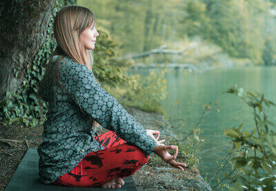 How to practice mindfulness at work (guide to better focus)